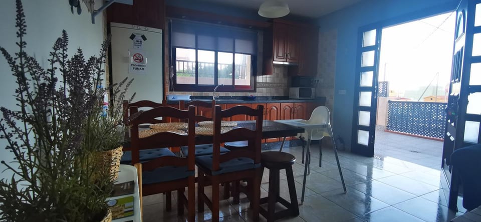 Off site, Balcony/Terrace, Kitchen or kitchenette, young children