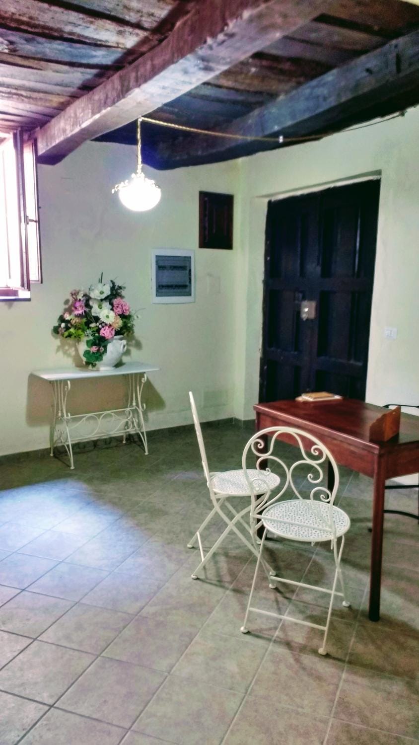 Seating area, Internal: Not applicable to any particular room