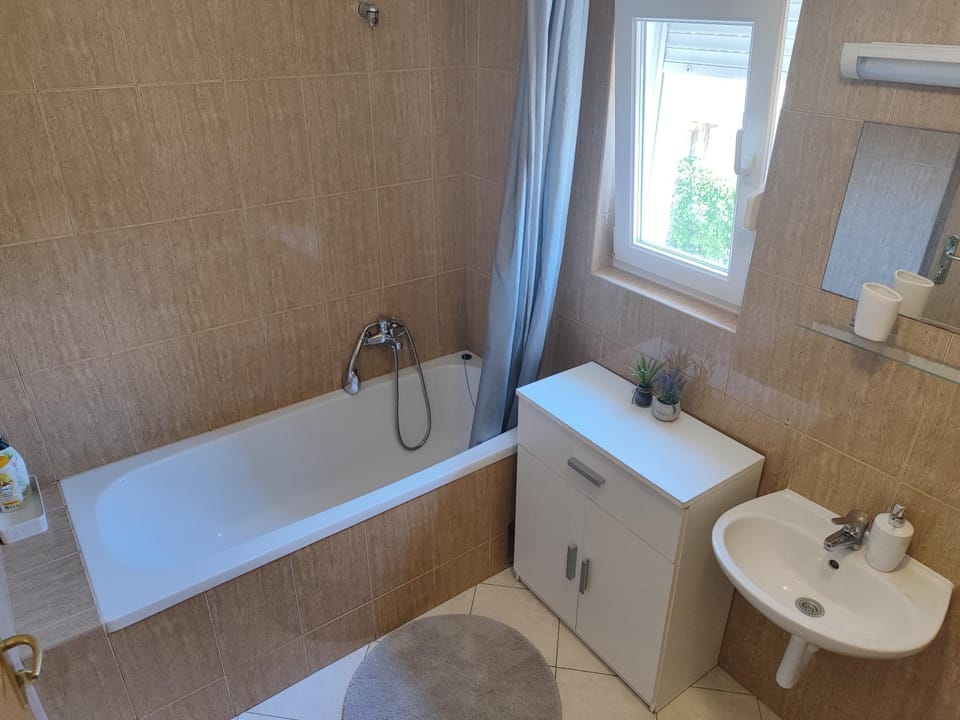 Bathroom, Bath