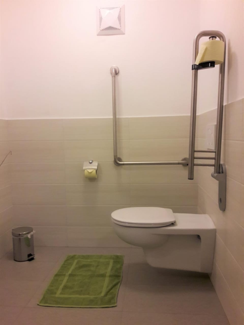 Toilet, acessibility