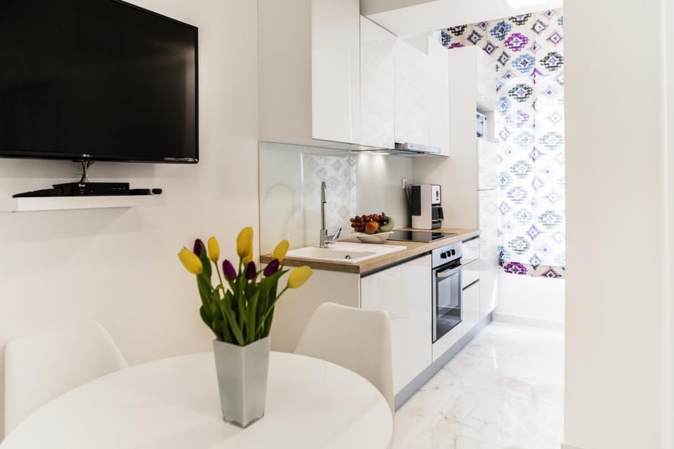 TV and multimedia, Kitchen or kitchenette, Living room