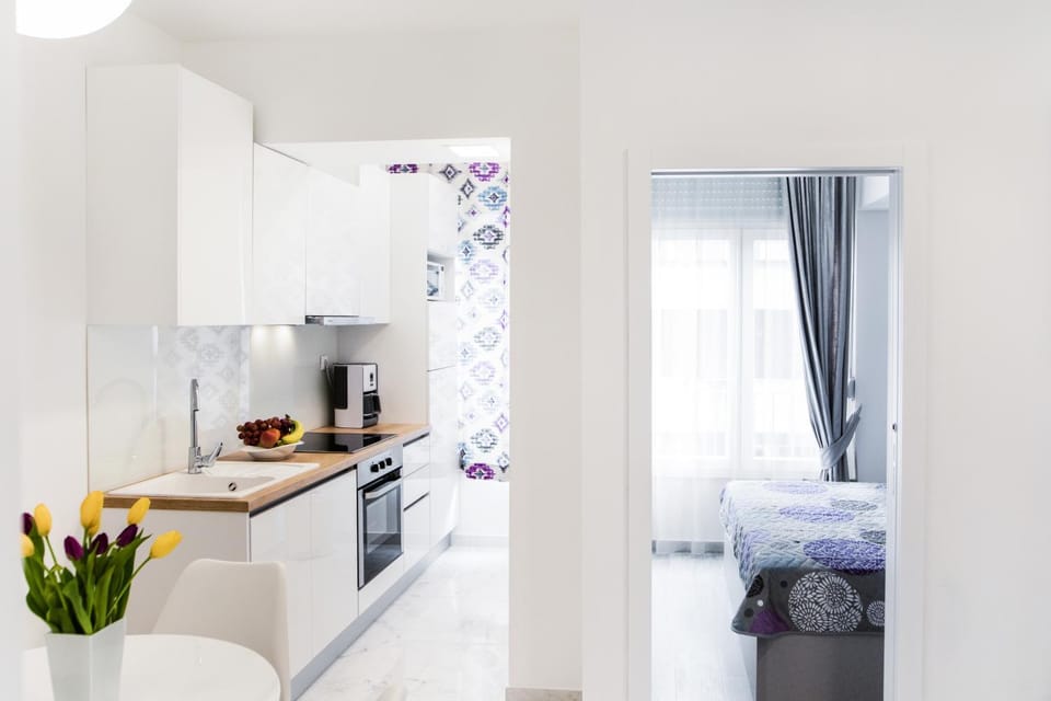 Kitchen or kitchenette, Bedroom