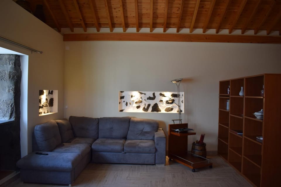 Communal lounge/ TV room, Living room, Seating area