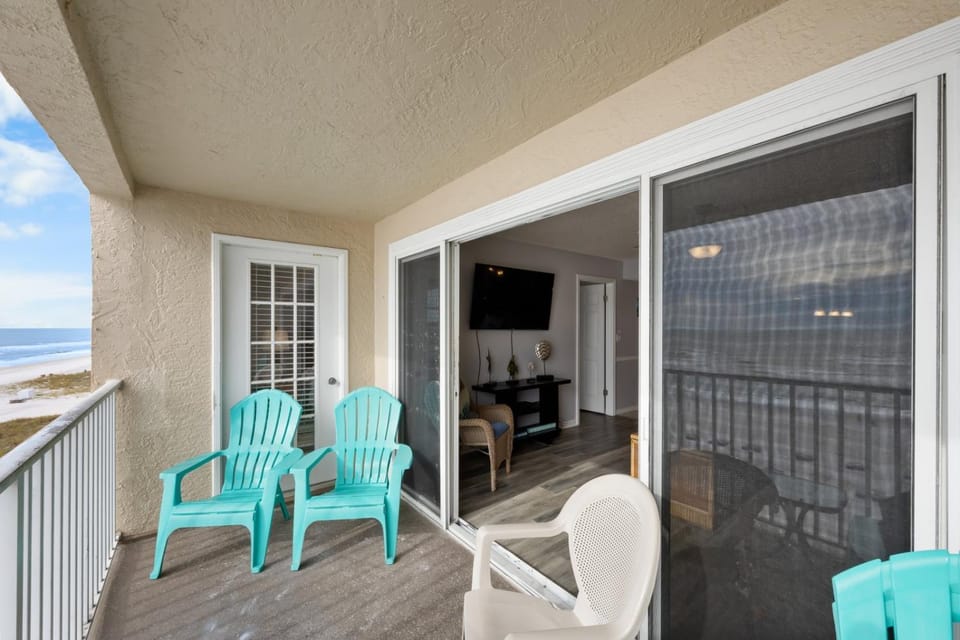 Direct Beachfront - 3b 2b - Beach Place #411 Apartment in Madeira Beach