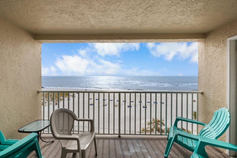 Direct Beachfront - 3b 2b - Beach Place #411 Apartment in Madeira Beach