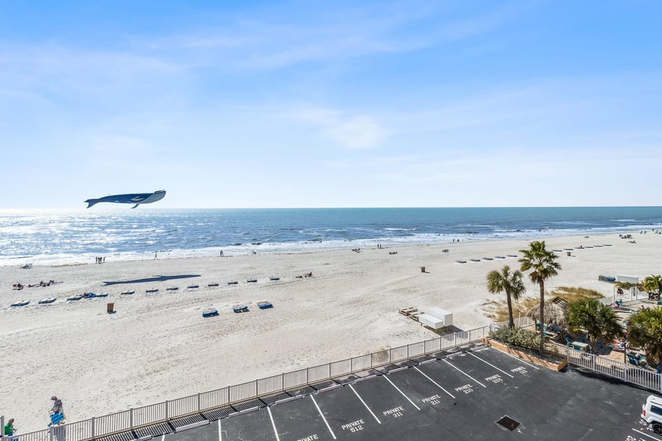 1b Direct Beachfront - Balcony - Beach Place #409 Apartment in Madeira Beach