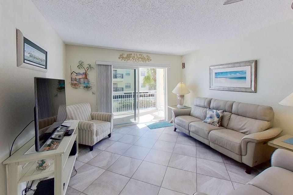 Beach View 2b 1.5b Madeira Norte #108 Apartment in Madeira Beach