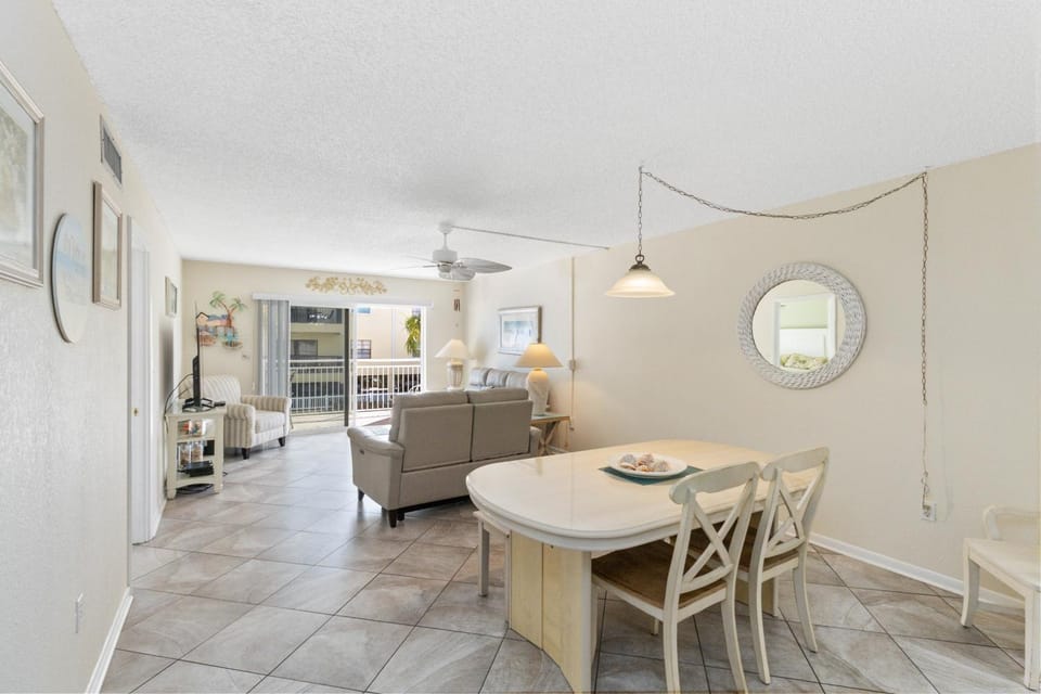 Beach View 2b 1.5b Madeira Norte #108 Apartment in Madeira Beach