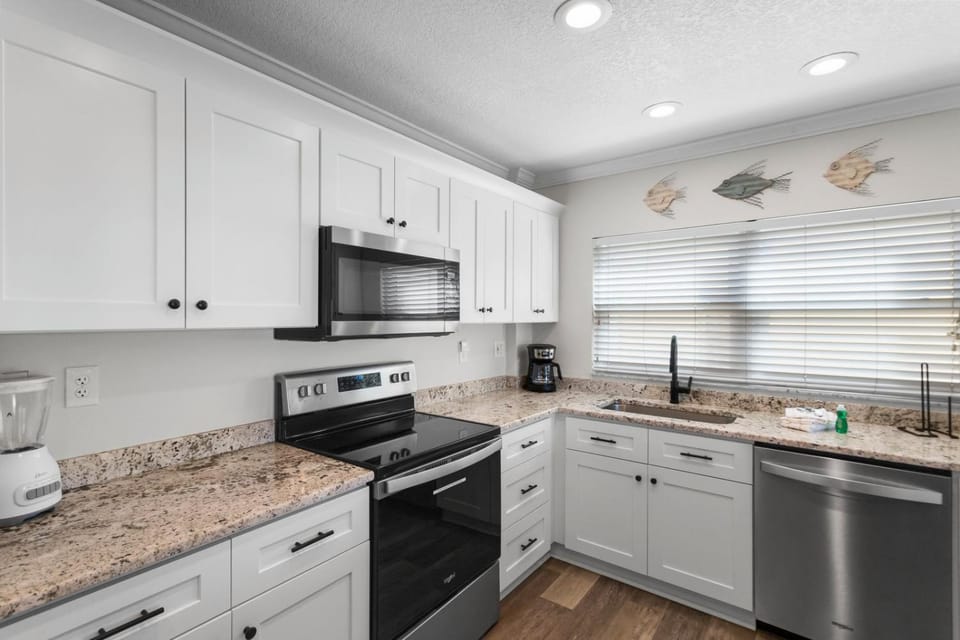 Direct Oceanfront - 4 Queen Beds - Surf Song #241 Apartment in Madeira Beach