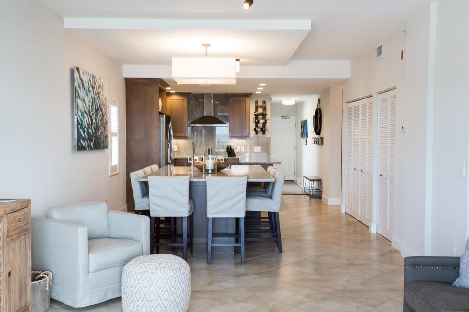 Luxury Unit - Top Floor Balcony on the Gulf- Crimson #302 Apartment in Madeira Beach