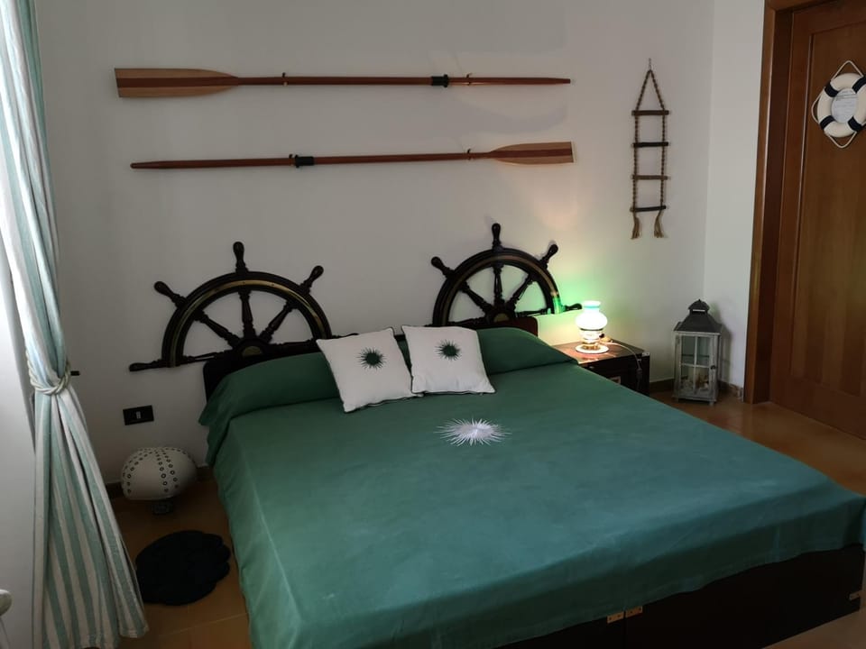Photo of the whole room, Decorative detail, Bedroom