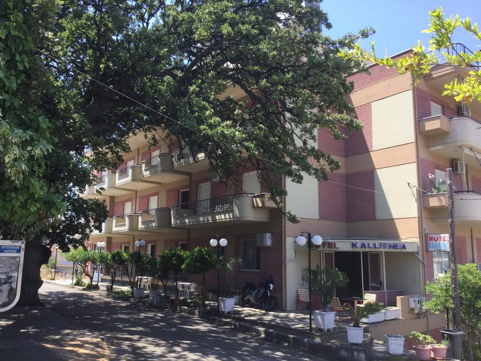 Property building, Facade/entrance, Off site