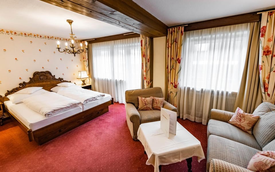 Bed, Seating area