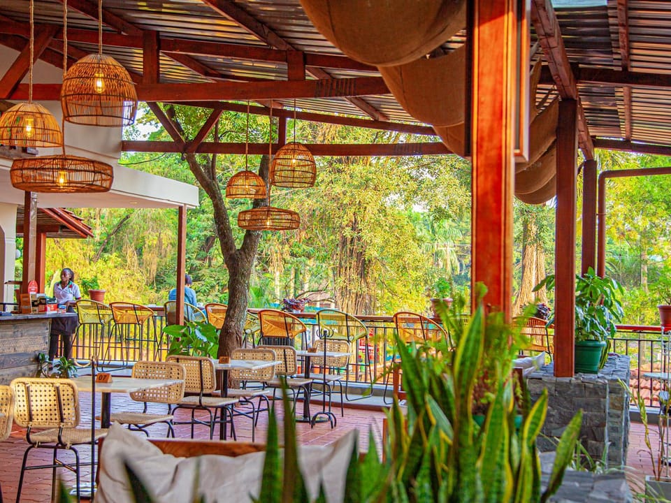 Restaurant/places to eat, View (from property/room), Balcony/Terrace, Garden view