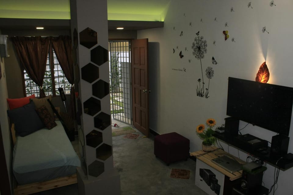 Communal lounge/ TV room, Living room, Seating area