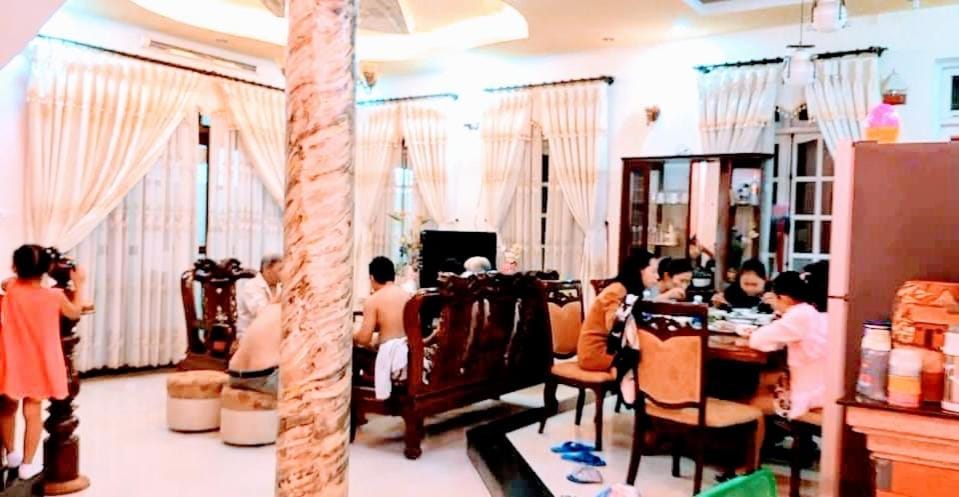 Communal lounge/ TV room