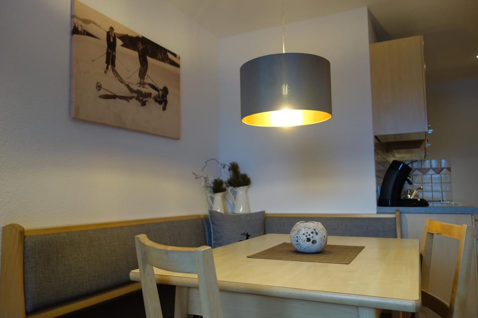 Kitchen or kitchenette, Seating area