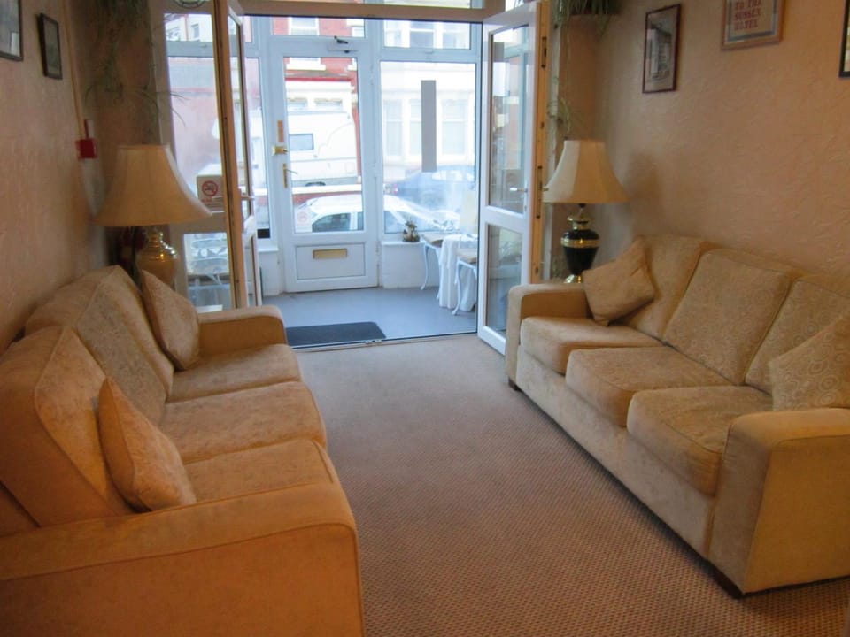 Communal lounge/ TV room
