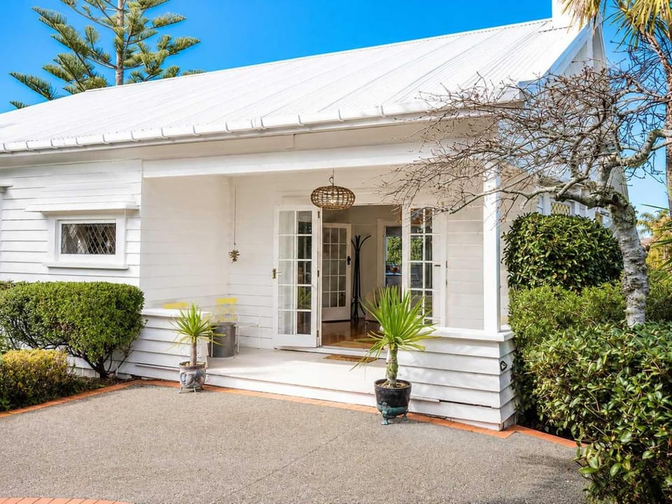 Island Villa- Stay Waiheke House in Auckland Region