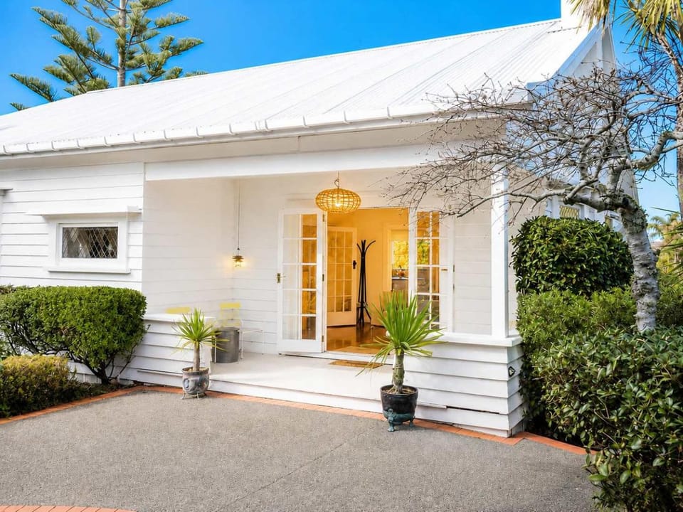 Island Villa- Stay Waiheke House in Auckland Region