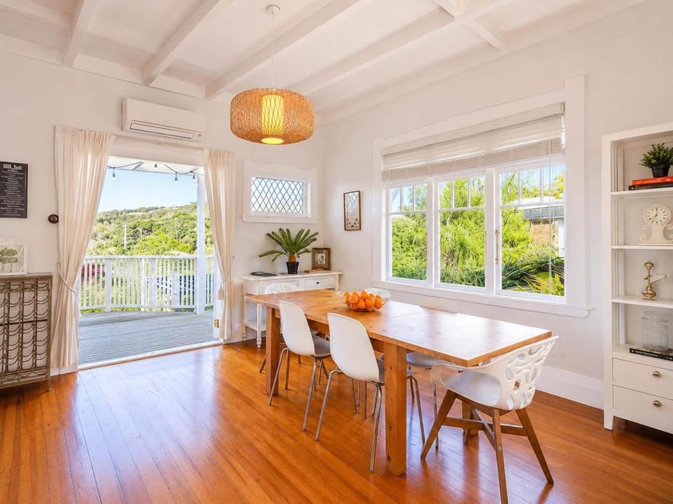 Island Villa- Stay Waiheke House in Auckland Region