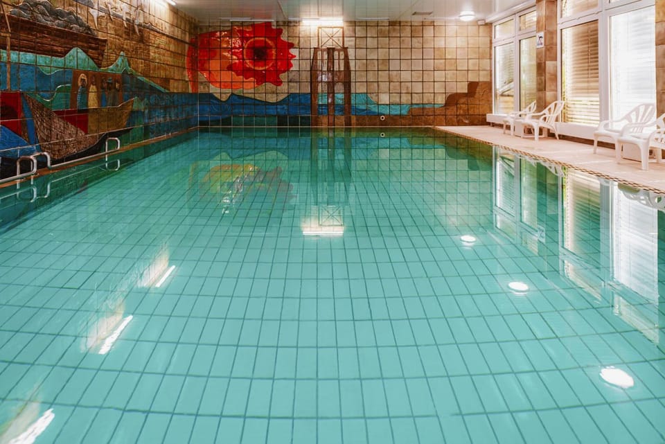 Swimming pool