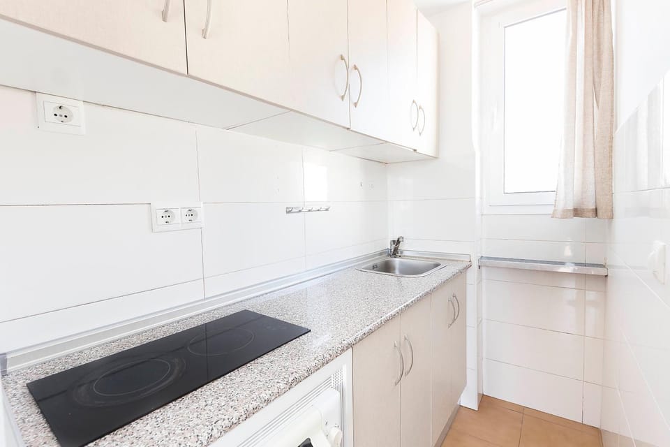 microwave, stove, kitchen