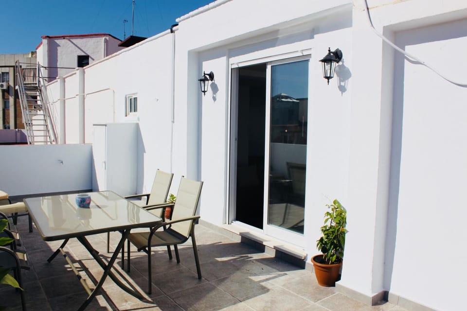 View (from property/room), Balcony/Terrace, Dining area