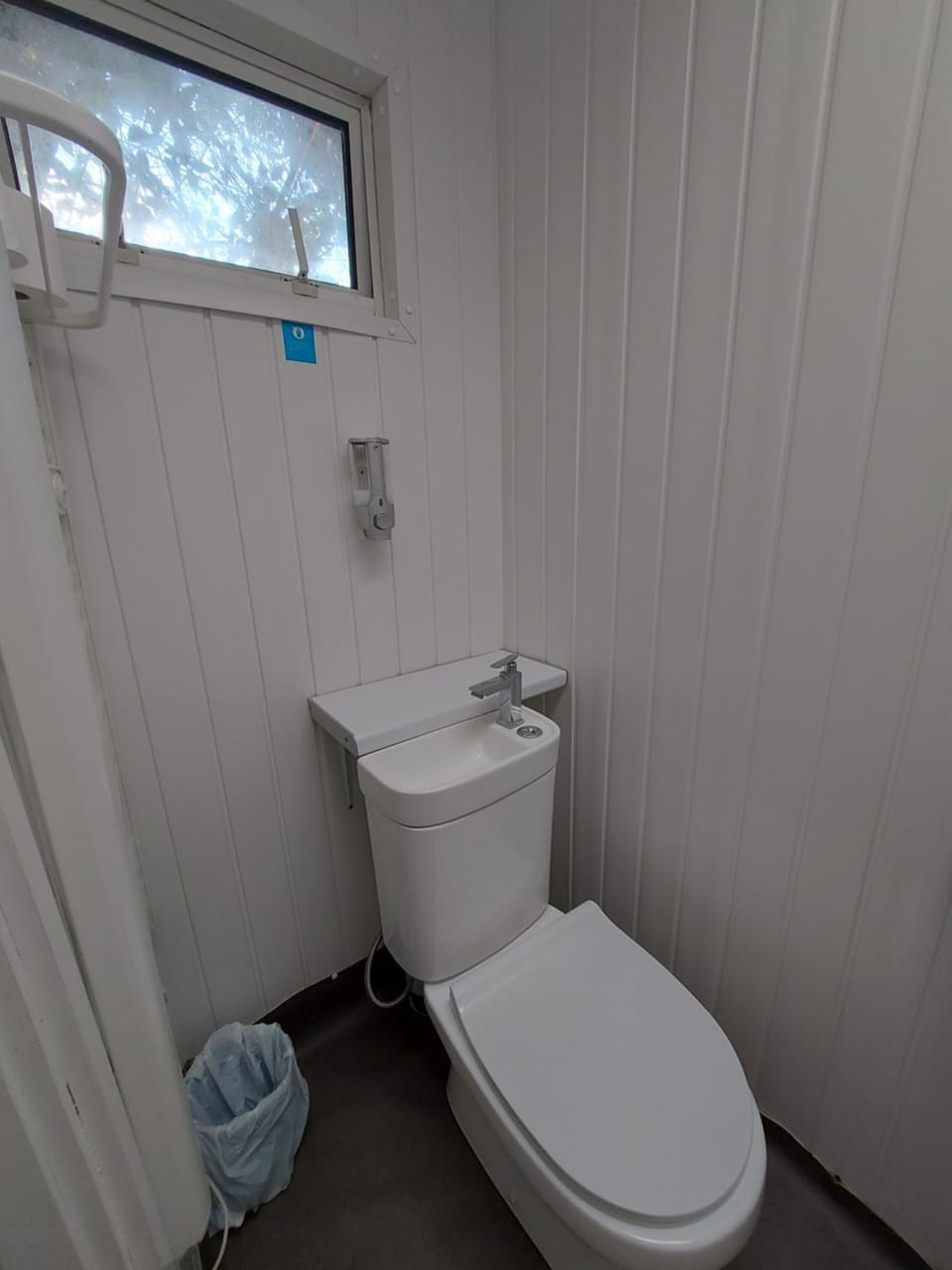 Spacious Garden Guest Suite with private in-suite House in Edgware