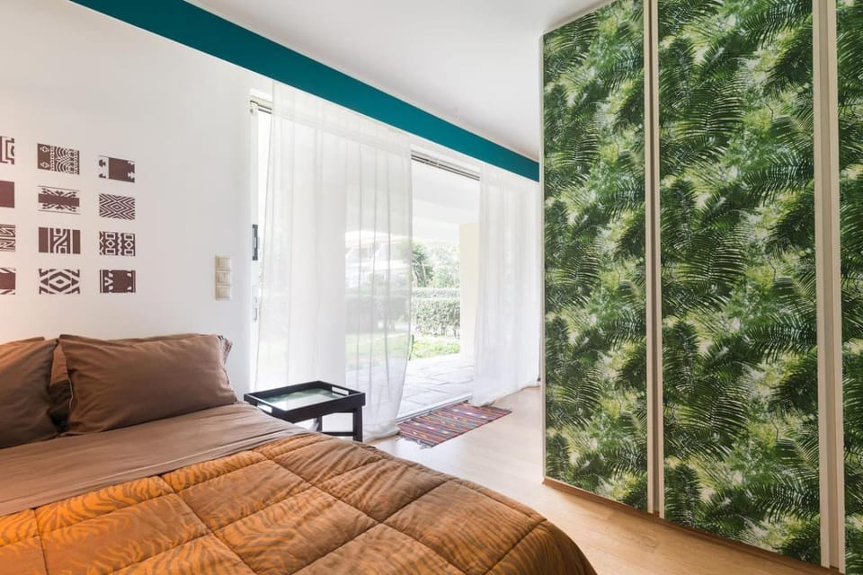 Shower, Toilet, Spring, Bed, Day, Garden, Bathroom, Balcony/Terrace, Bedroom, On site, Garden view, Street view