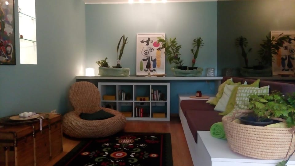 Bed, Garden, Library, Balcony/Terrace, Living room