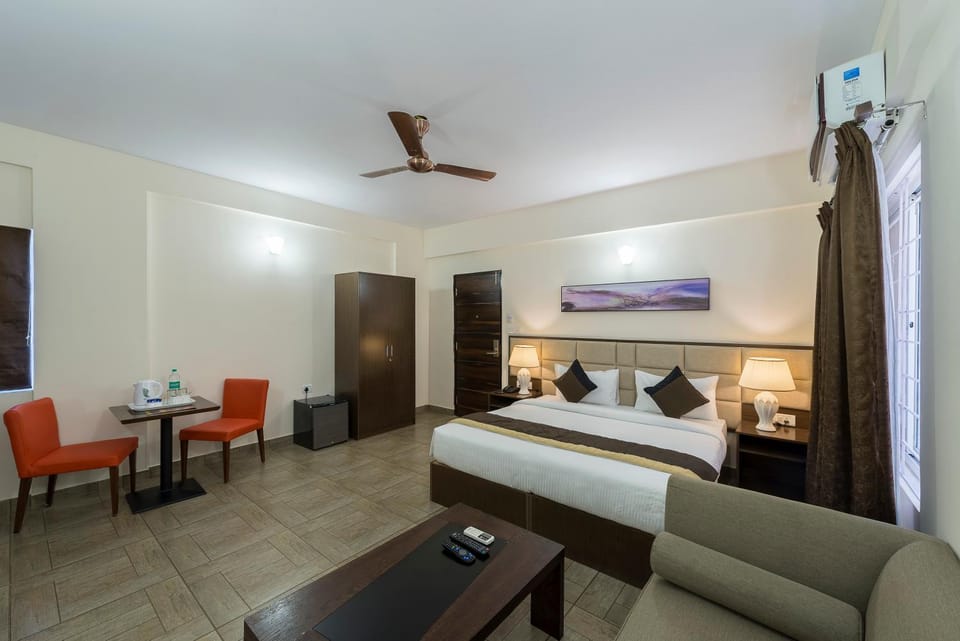Bed, Living room, Seating area