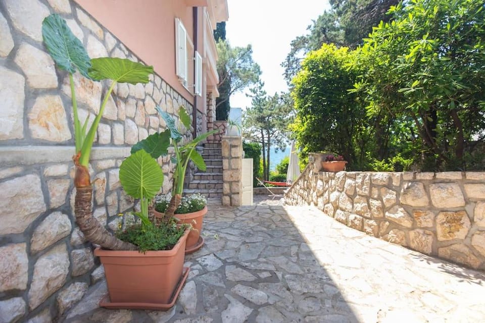 Villa Stefi (30m from the sea) Apartment in Novi Vinodolski