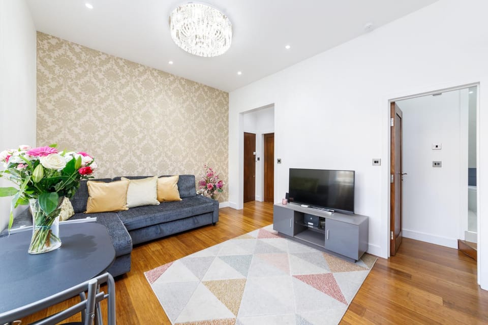TV and multimedia, Living room, Dining area