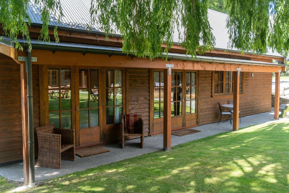 Property building, Patio, Spring, Garden