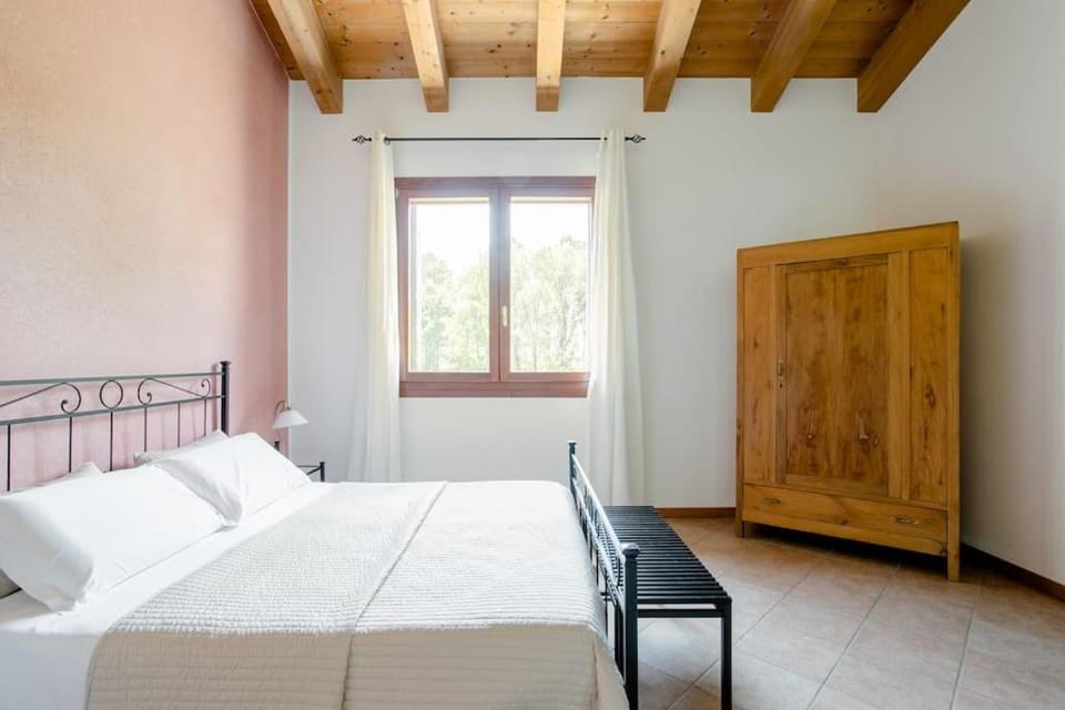 Bed, Photo of the whole room, Bedroom, wardrobe