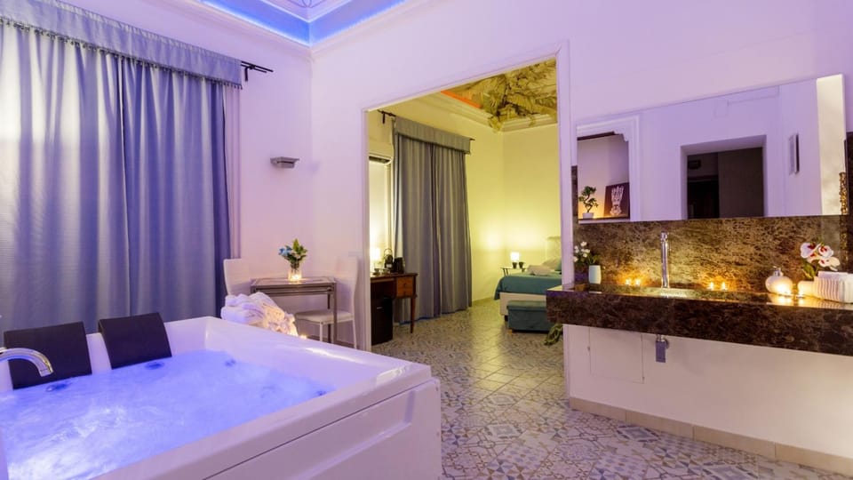 Hot Tub, Bedroom