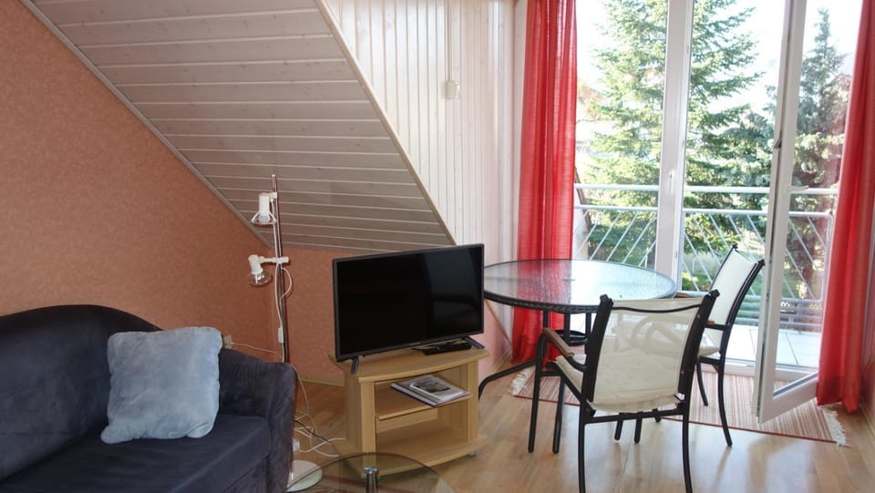 TV and multimedia, Seating area