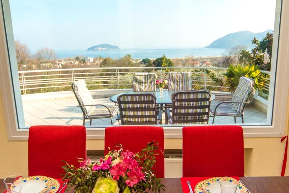 Day, Dining area, Mountain view, Sea view