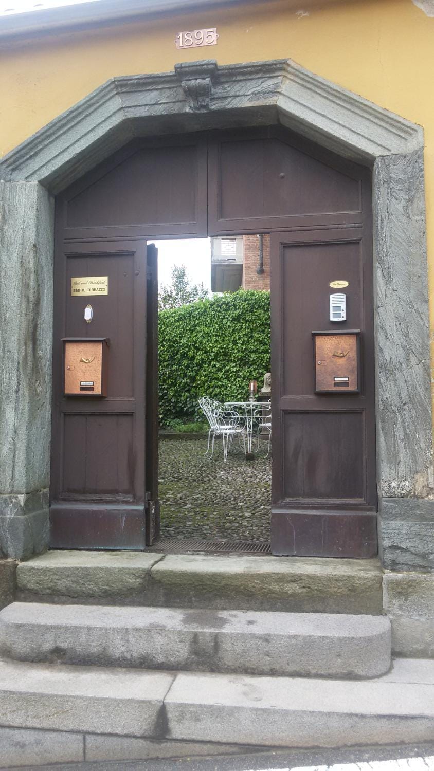 Facade/entrance
