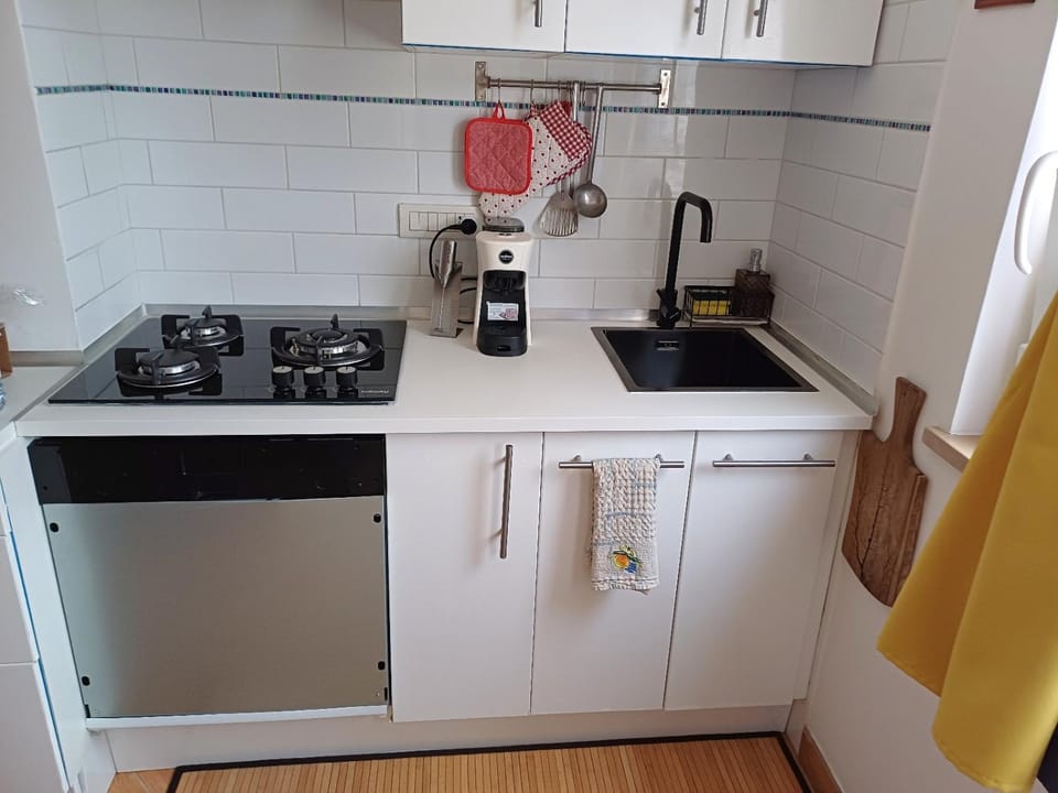 Coffee/tea facilities, Kitchen or kitchenette, Breakfast, dishwasher, pet friendly, stove, toaster