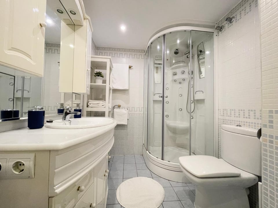 Shower, Decorative detail