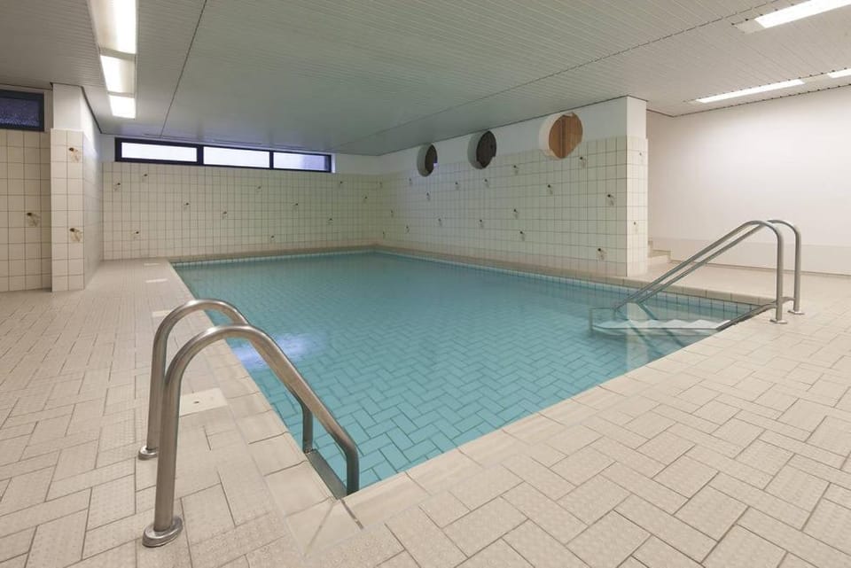 Swimming pool, Swimming pool