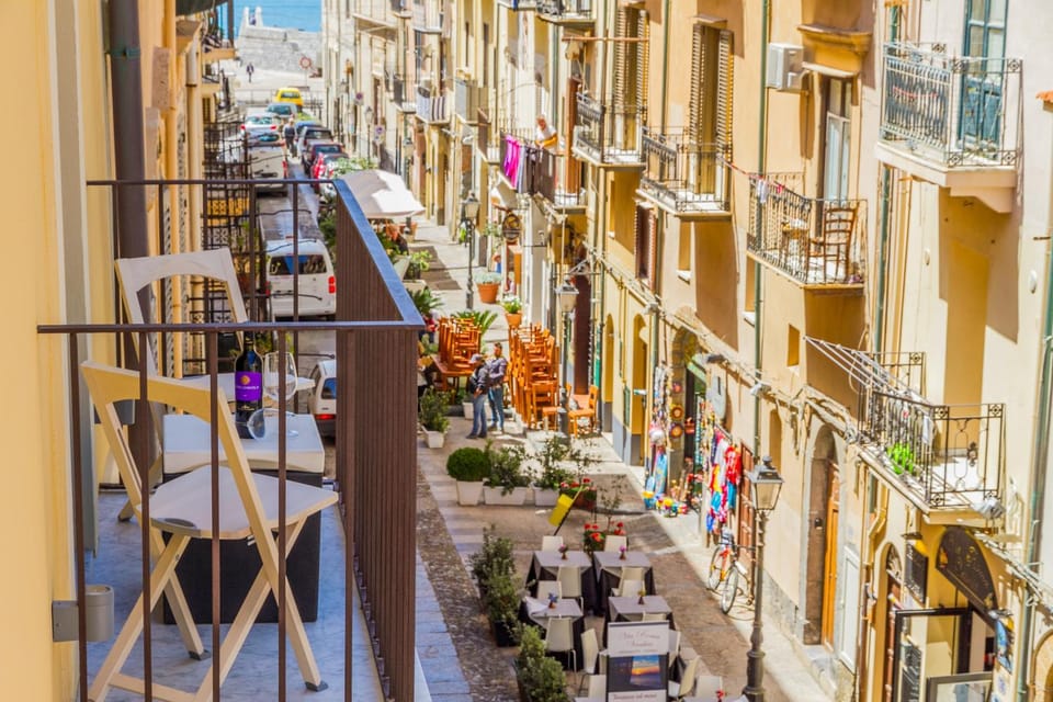 Property building, Day, Night, People, People, People, Winter, Summer, Balcony/Terrace, Balcony/Terrace, Decorative detail, Seating area, Autumn, On site, Sea view, Street view, Seasons, Time of day, Sunrise, Sunset, Family, Family, Family