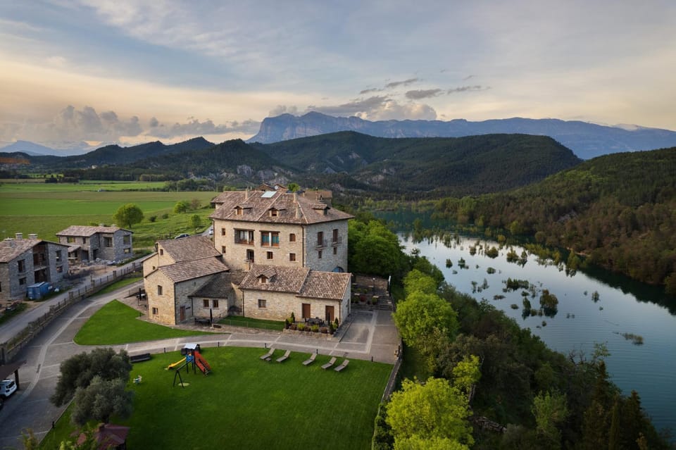 Property building, Bird's eye view, View (from property/room), Lake view, Lake view, Mountain view, River view, River view