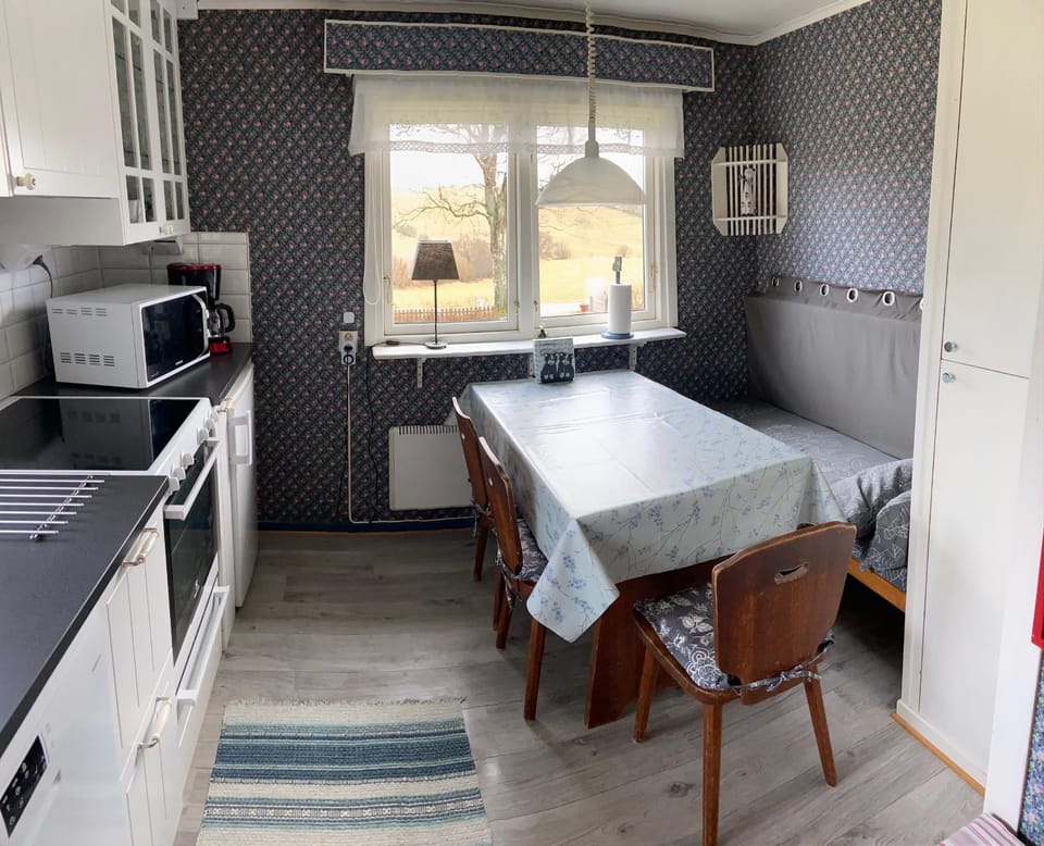 Dining area, kitchen