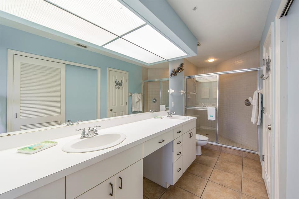 Large 1,225 sq ft Unit Beach Views Crimson #204 Apartment in Madeira Beach