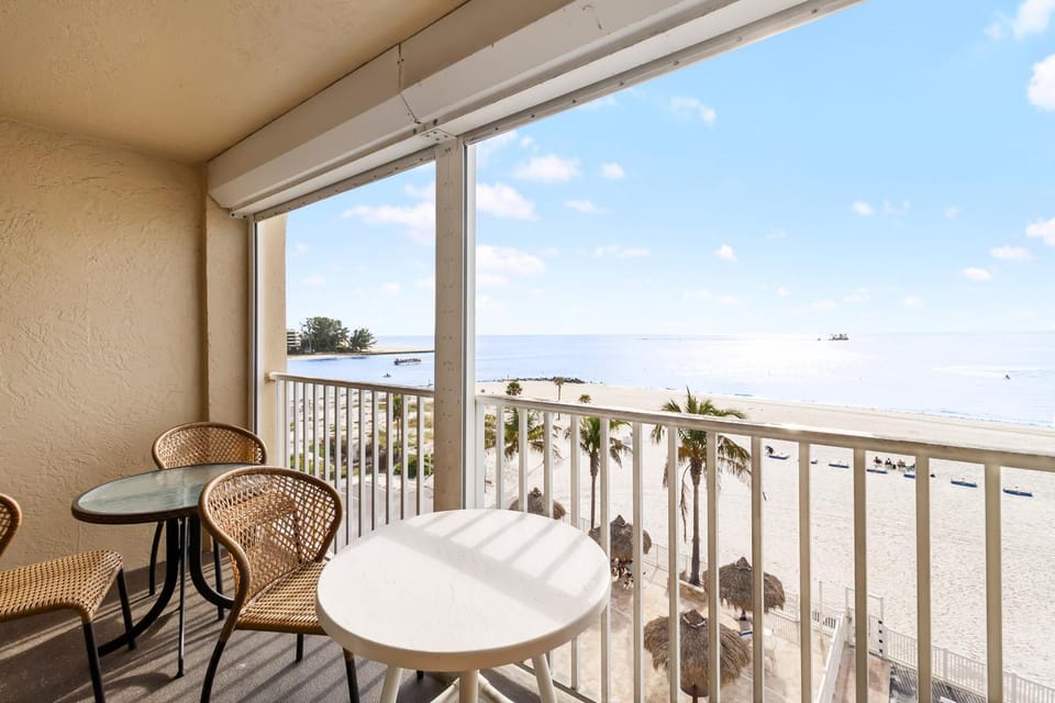 Direct Beachfront 3B2B Gulf - Beach Place #408 Apartment in Madeira Beach