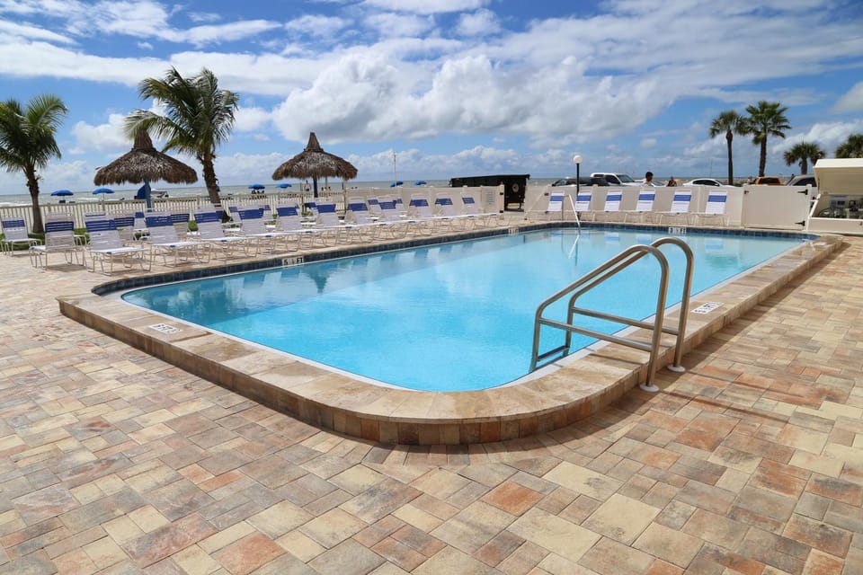 Direct Beachfront Balcony - Beach Place #309 Apartment in Madeira Beach