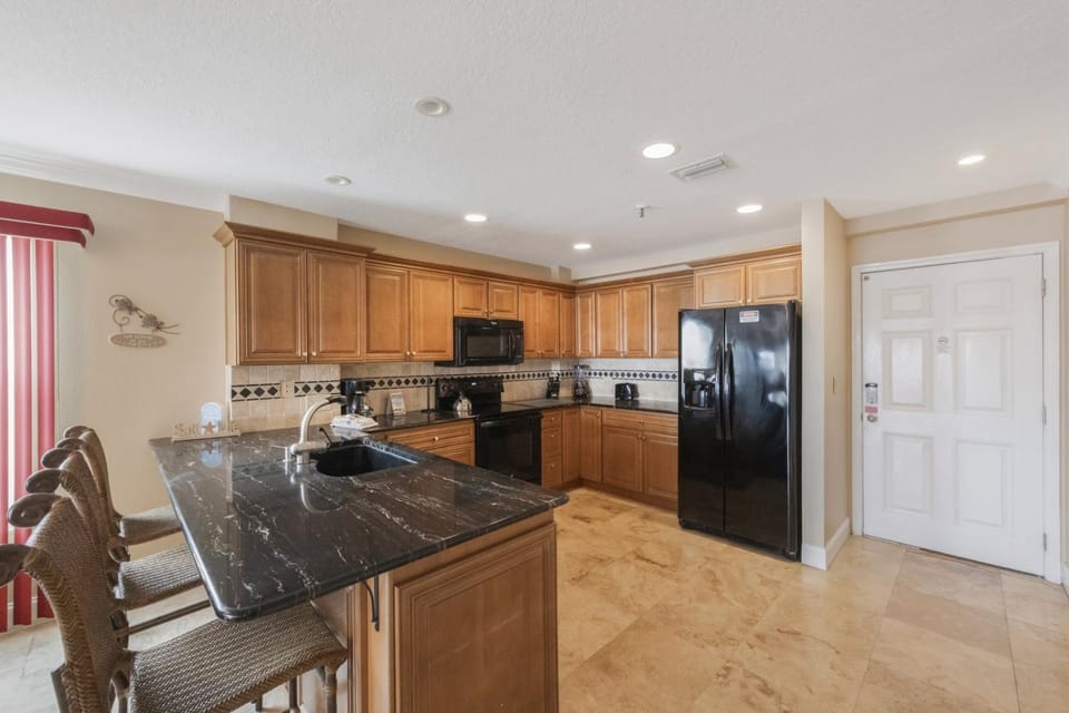 Beachfront Complex - 2b 2b - Beach Place #501 Apartment in Madeira Beach